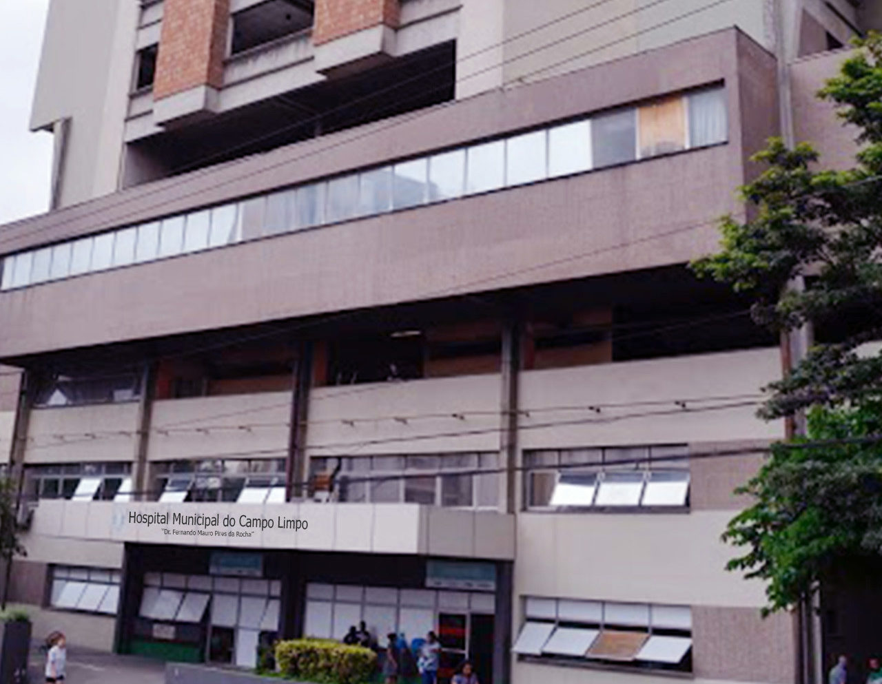 #PRACEGOVER:FACHADADOHOSPITALMUNICIPALDR.FERNANDOMAUROPIRESDAROCHAFACHADACOMASJANELASDAENTRADADEVISITAS